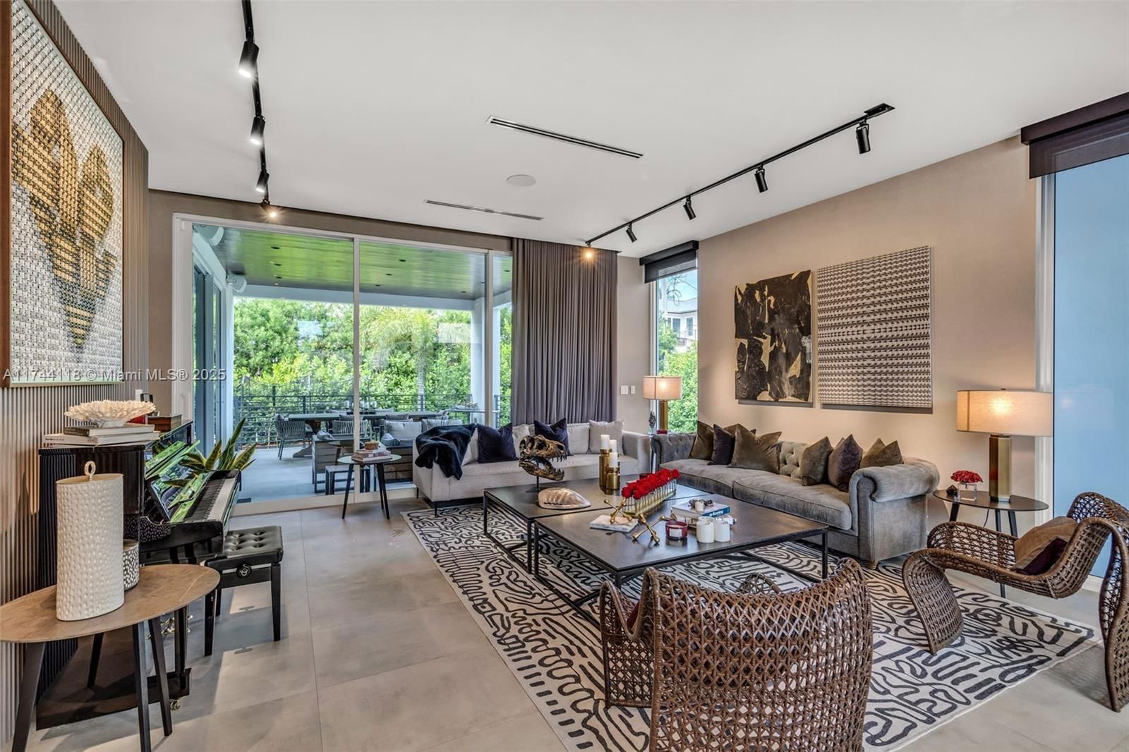 Real estate property located at 285 Mashta Dr, Miami-dade, Biscayne Key Estates, Key Biscayne, FL