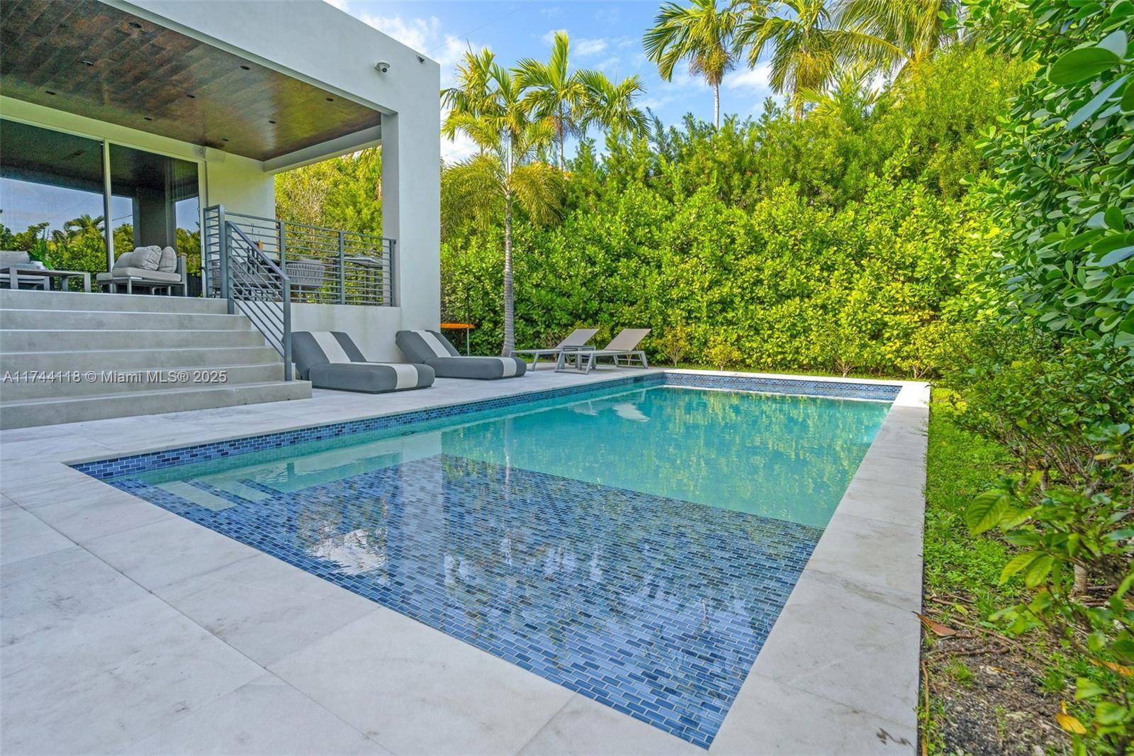 Real estate property located at 285 Mashta Dr, Miami-dade, Biscayne Key Estates, Key Biscayne, FL