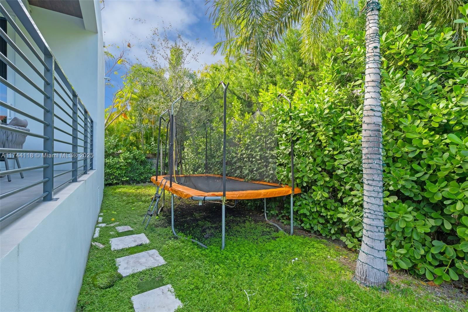 Real estate property located at 285 Mashta Dr, Miami-dade, Biscayne Key Estates, Key Biscayne, FL