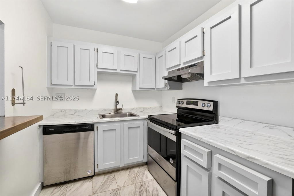 Real estate property located at 4174 Inverrary Drive #706, Broward, The Manors Of Inverarry, Lauderhill, FL