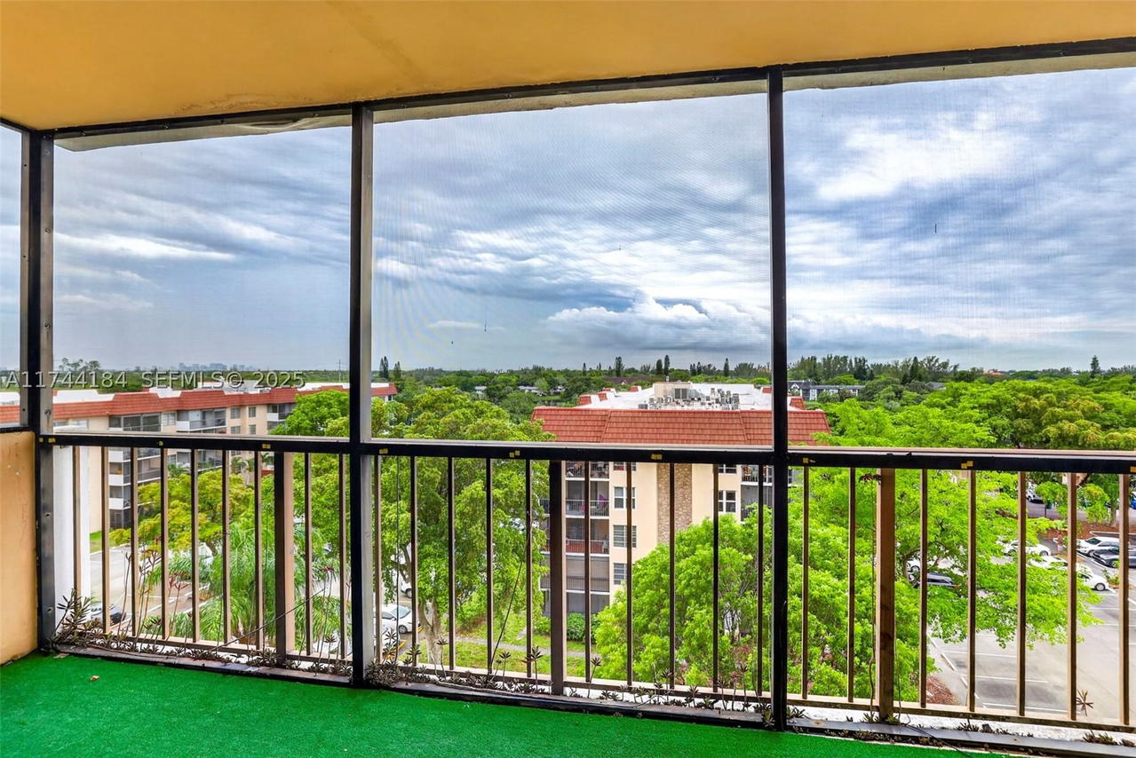 Real estate property located at 4174 Inverrary Drive #706, Broward, The Manors Of Inverarry, Lauderhill, FL