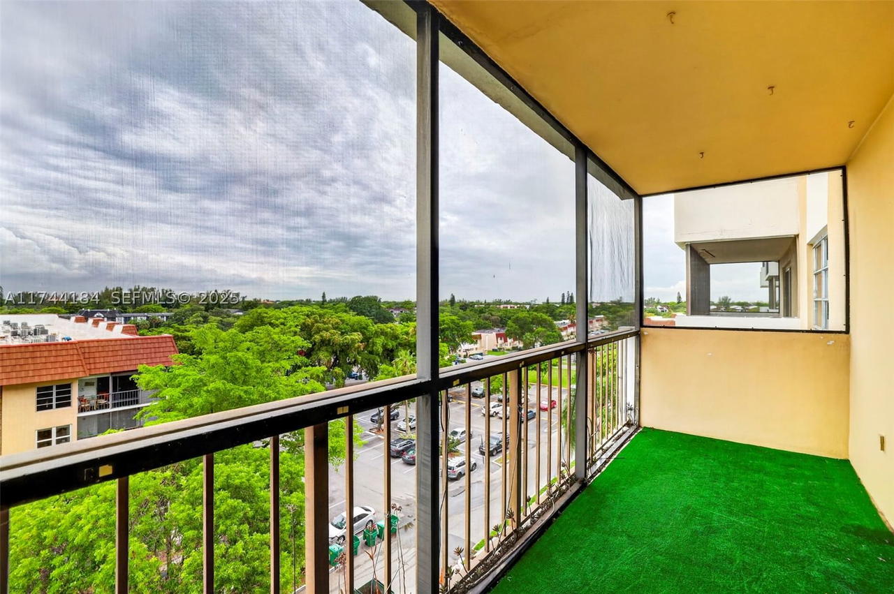Real estate property located at 4174 Inverrary Drive #706, Broward, The Manors Of Inverarry, Lauderhill, FL