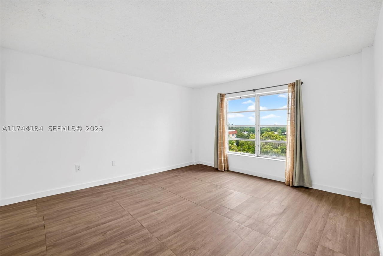 Real estate property located at 4174 Inverrary Drive #706, Broward, The Manors Of Inverarry, Lauderhill, FL