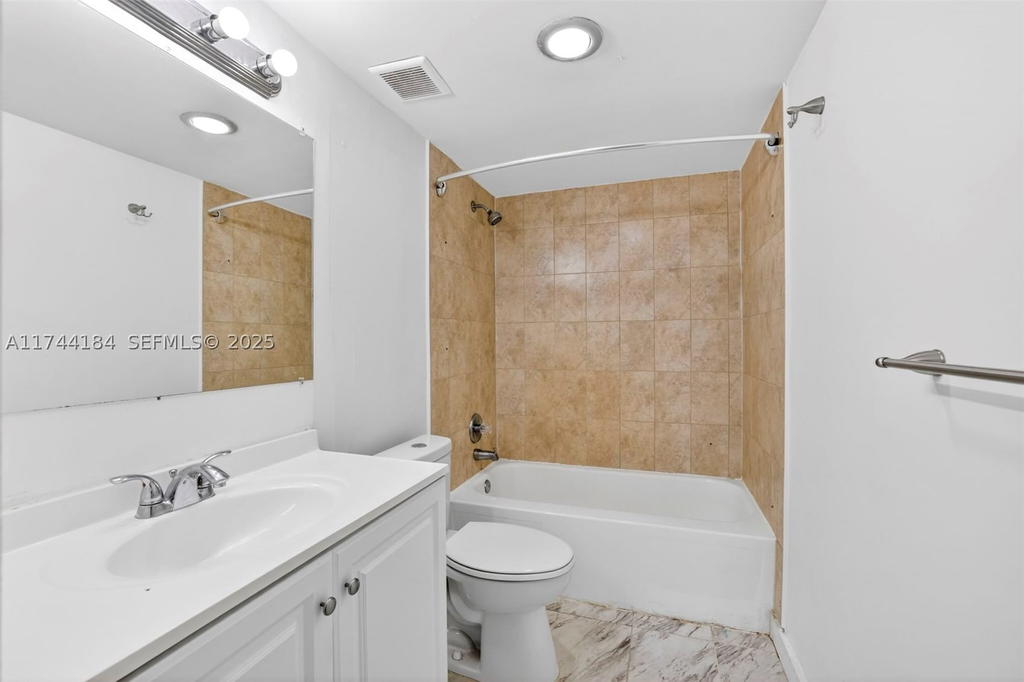 Real estate property located at 4174 Inverrary Drive #706, Broward, The Manors Of Inverarry, Lauderhill, FL