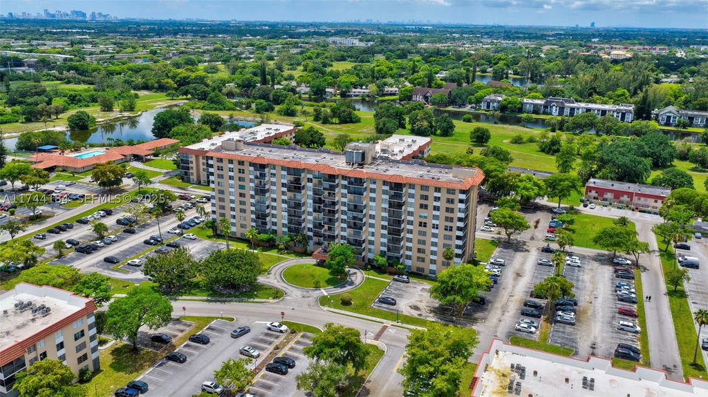Real estate property located at 4174 Inverrary Drive #706, Broward, The Manors Of Inverarry, Lauderhill, FL