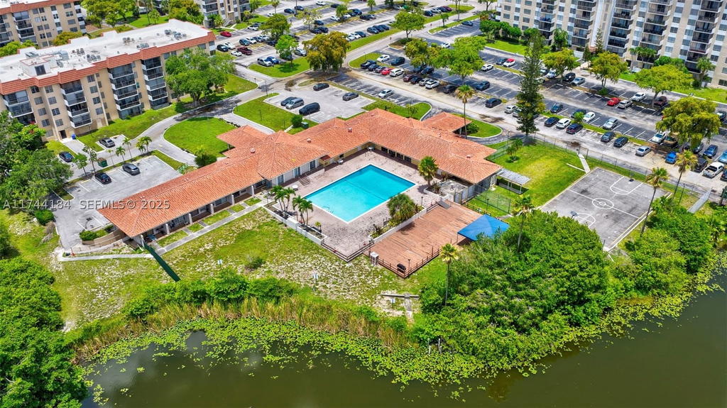 Real estate property located at 4174 Inverrary Drive #706, Broward, The Manors Of Inverarry, Lauderhill, FL