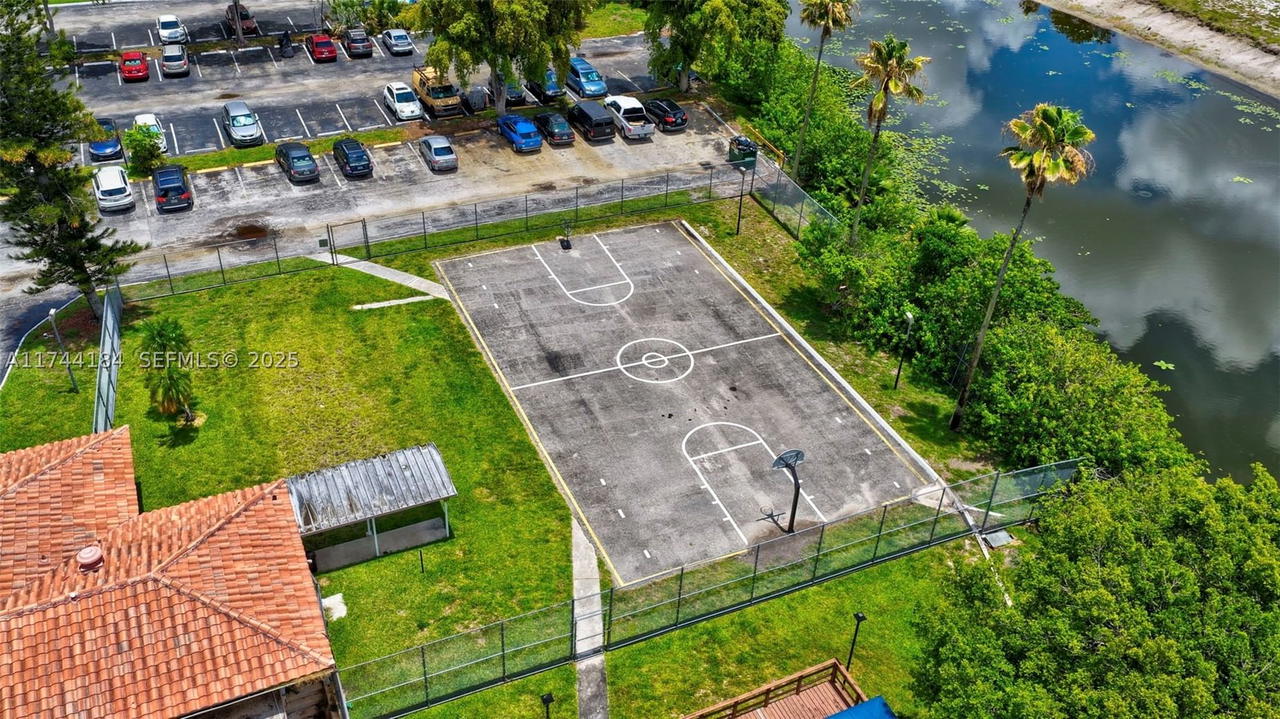 Real estate property located at 4174 Inverrary Drive #706, Broward, The Manors Of Inverarry, Lauderhill, FL