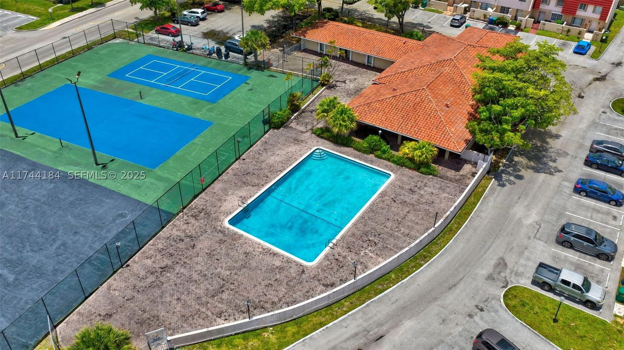 Real estate property located at 4174 Inverrary Drive #706, Broward, The Manors Of Inverarry, Lauderhill, FL