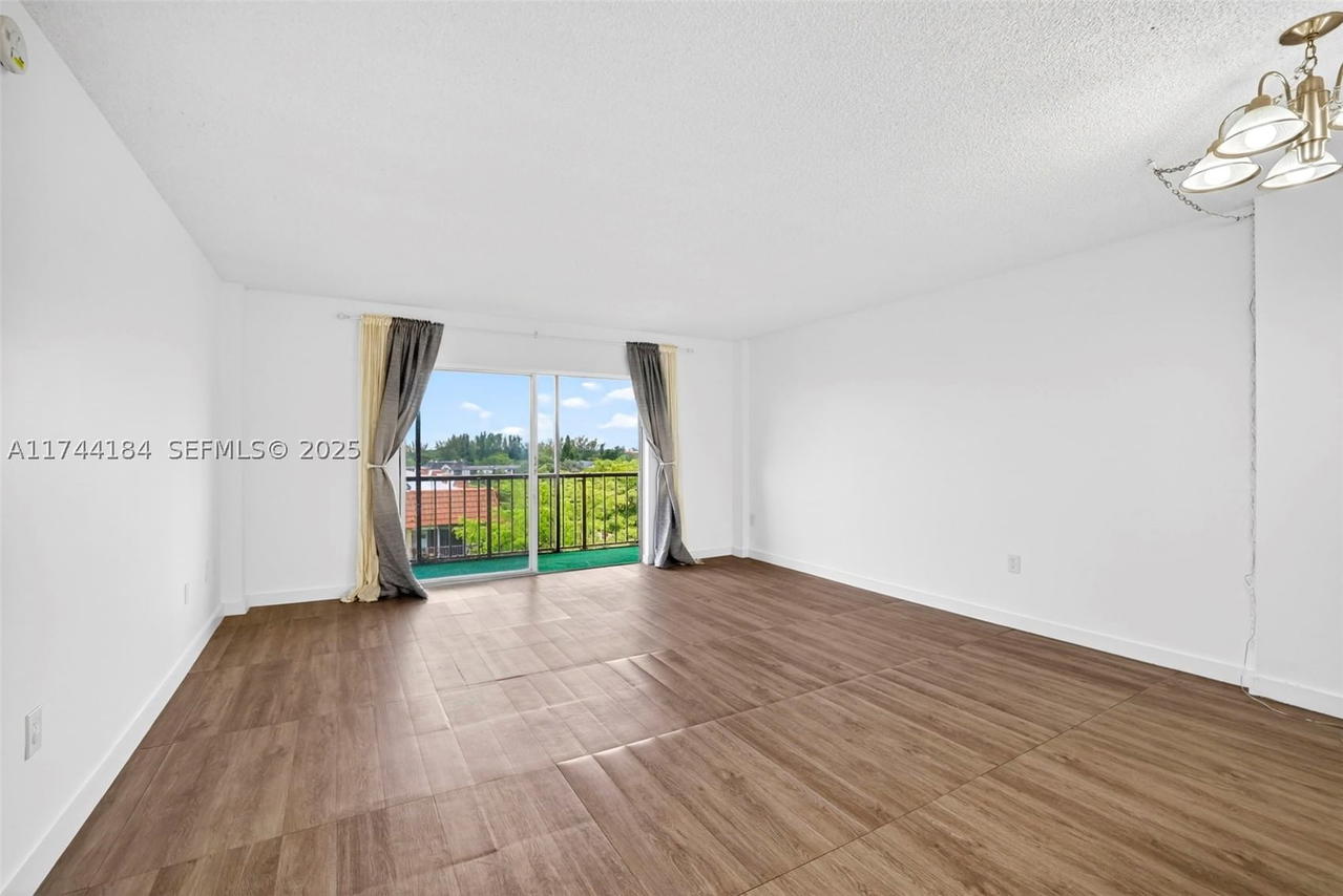 Real estate property located at 4174 Inverrary Drive #706, Broward, The Manors Of Inverarry, Lauderhill, FL