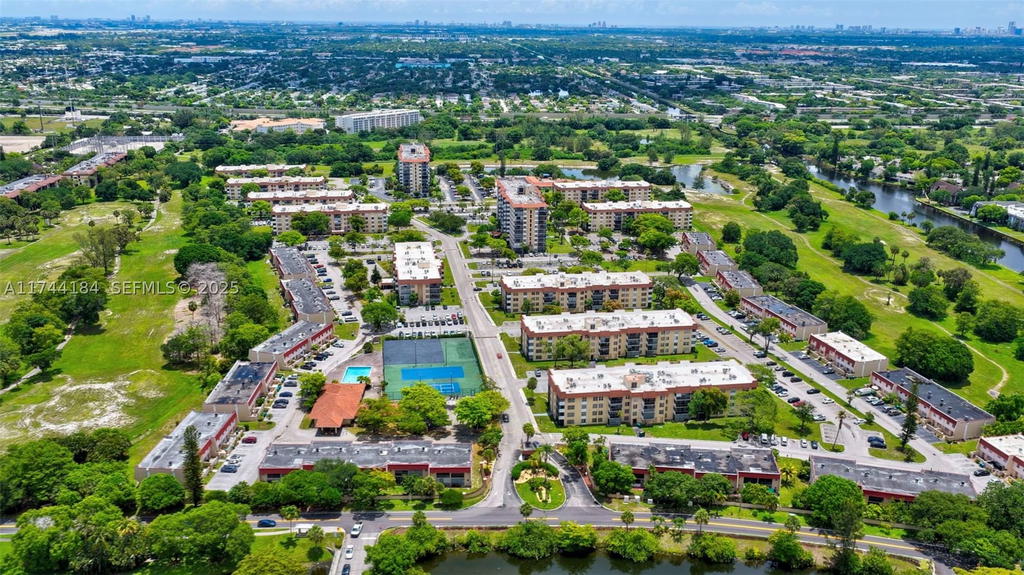 Real estate property located at 4174 Inverrary Drive #706, Broward, The Manors Of Inverarry, Lauderhill, FL