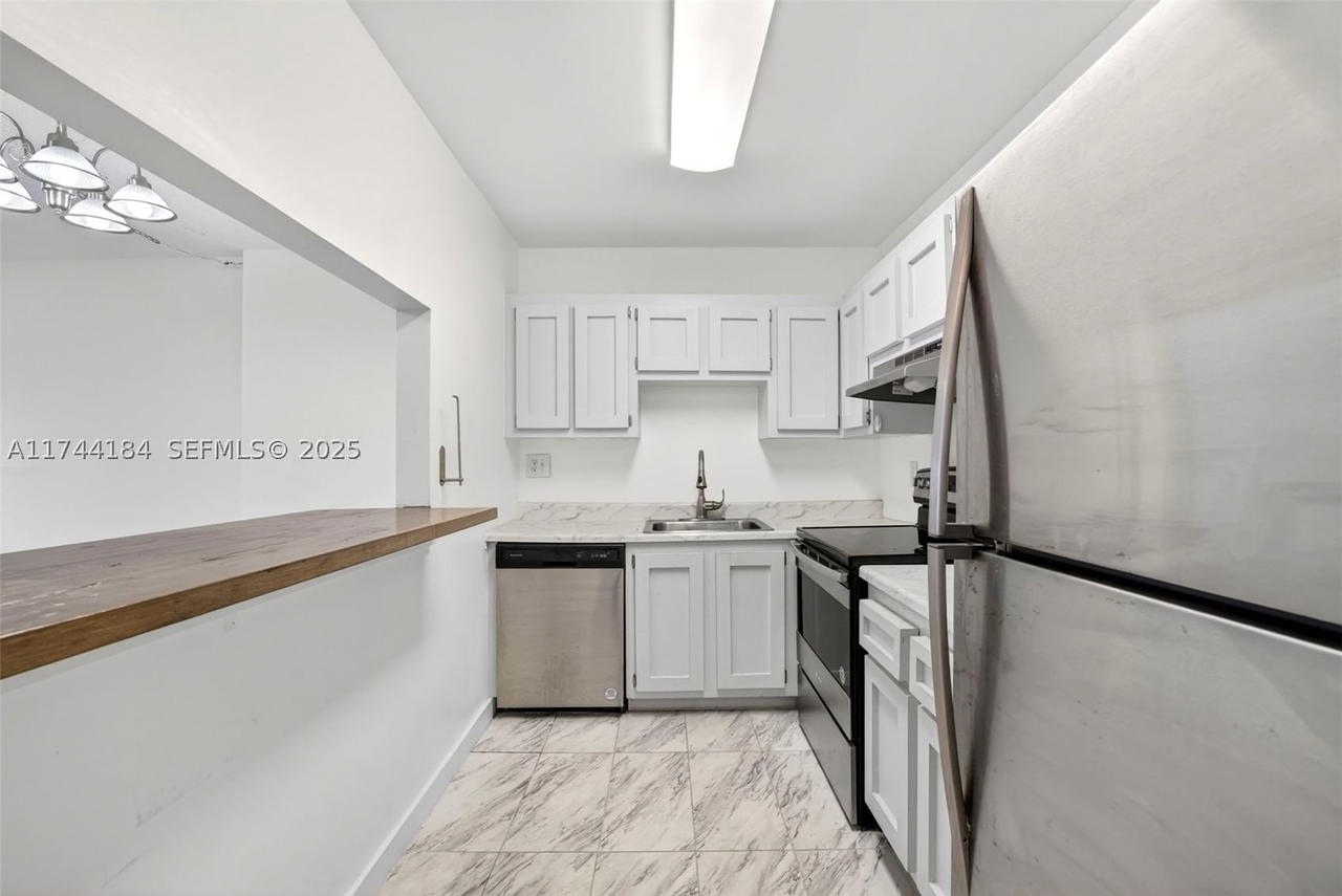 Real estate property located at 4174 Inverrary Drive #706, Broward, The Manors Of Inverarry, Lauderhill, FL