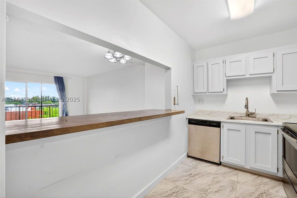 Real estate property located at 4174 Inverrary Drive #706, Broward, The Manors Of Inverarry, Lauderhill, FL