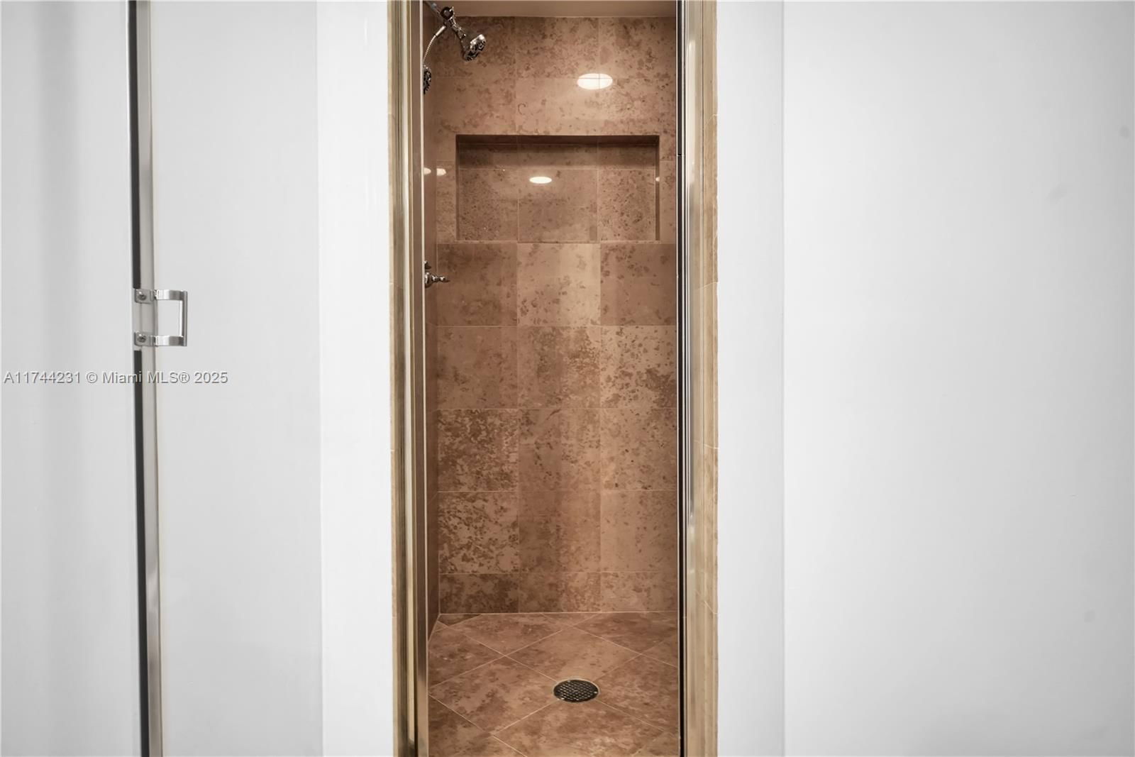 Real estate property located at 4779 Collins Ave #3507, Miami-dade, Blue Diamond Condo, Miami Beach, FL