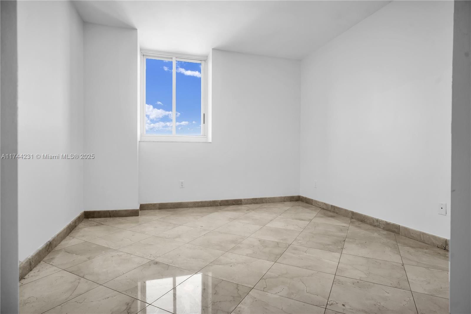 Real estate property located at 4779 Collins Ave #3507, Miami-dade, Blue Diamond Condo, Miami Beach, FL