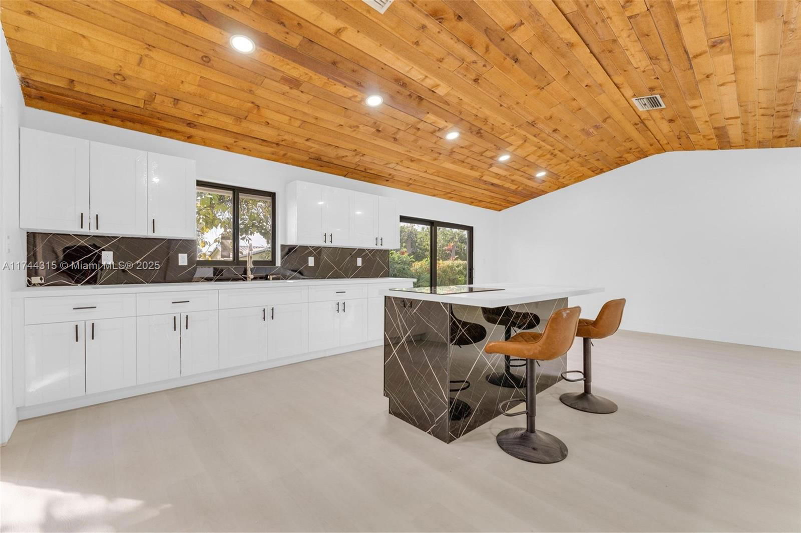 Real estate property located at 4299 18th Ter, Broward, Royal Palm Lake Estates, Oakland Park, FL