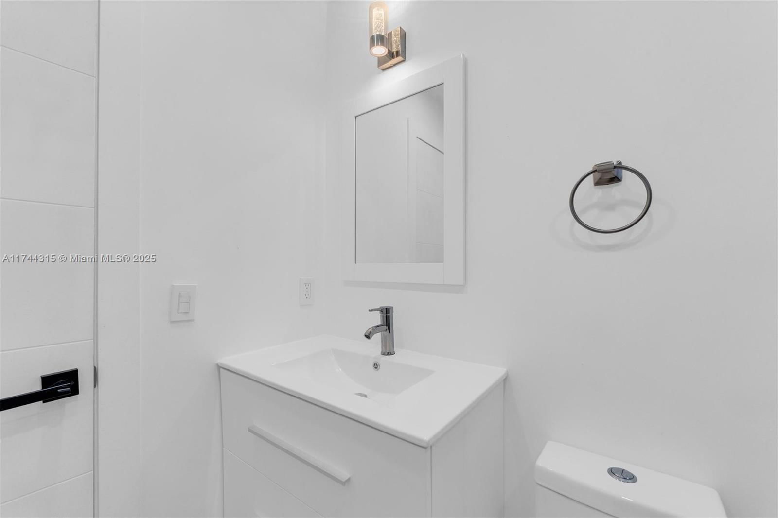 Real estate property located at 4299 18th Ter, Broward, Royal Palm Lake Estates, Oakland Park, FL