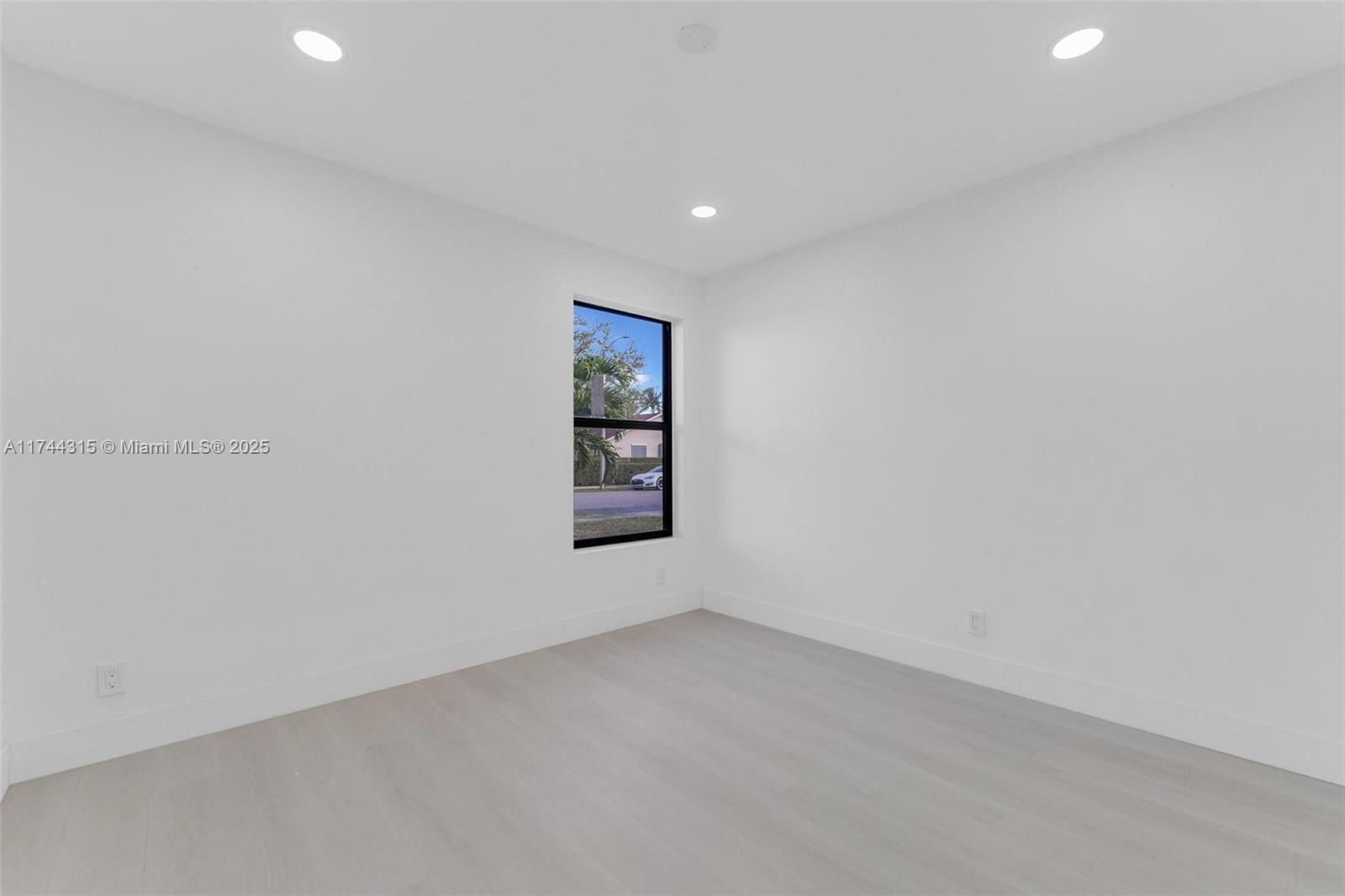 Real estate property located at 4299 18th Ter, Broward, Royal Palm Lake Estates, Oakland Park, FL