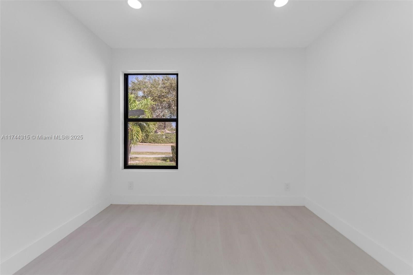 Real estate property located at 4299 18th Ter, Broward, Royal Palm Lake Estates, Oakland Park, FL