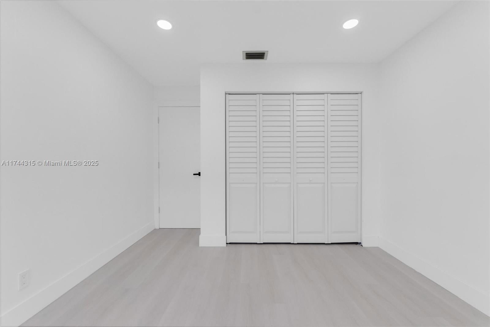 Real estate property located at 4299 18th Ter, Broward, Royal Palm Lake Estates, Oakland Park, FL