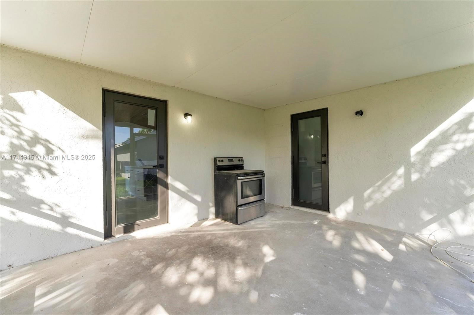 Real estate property located at 4299 18th Ter, Broward, Royal Palm Lake Estates, Oakland Park, FL