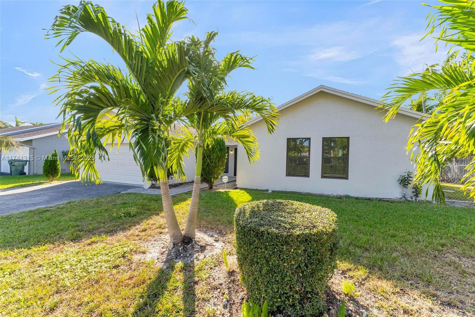 Real estate property located at 4299 18th Ter, Broward, Royal Palm Lake Estates, Oakland Park, FL