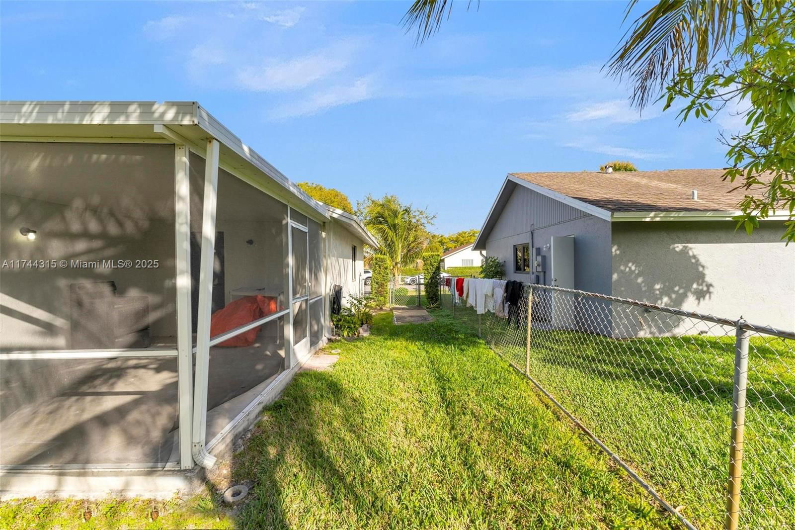 Real estate property located at 4299 18th Ter, Broward, Royal Palm Lake Estates, Oakland Park, FL