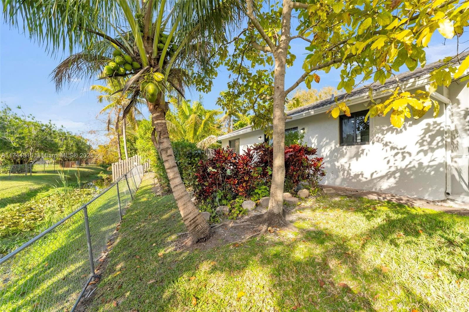 Real estate property located at 4299 18th Ter, Broward, Royal Palm Lake Estates, Oakland Park, FL