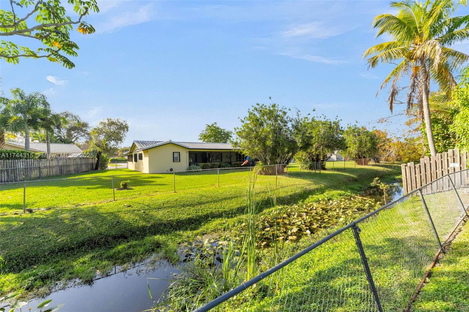 Real estate property located at 4299 18th Ter, Broward, Royal Palm Lake Estates, Oakland Park, FL
