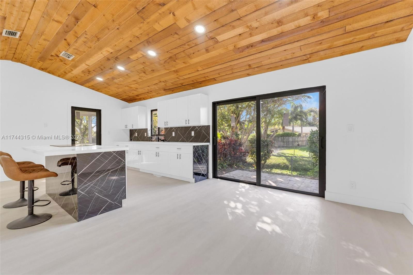 Real estate property located at 4299 18th Ter, Broward, Royal Palm Lake Estates, Oakland Park, FL