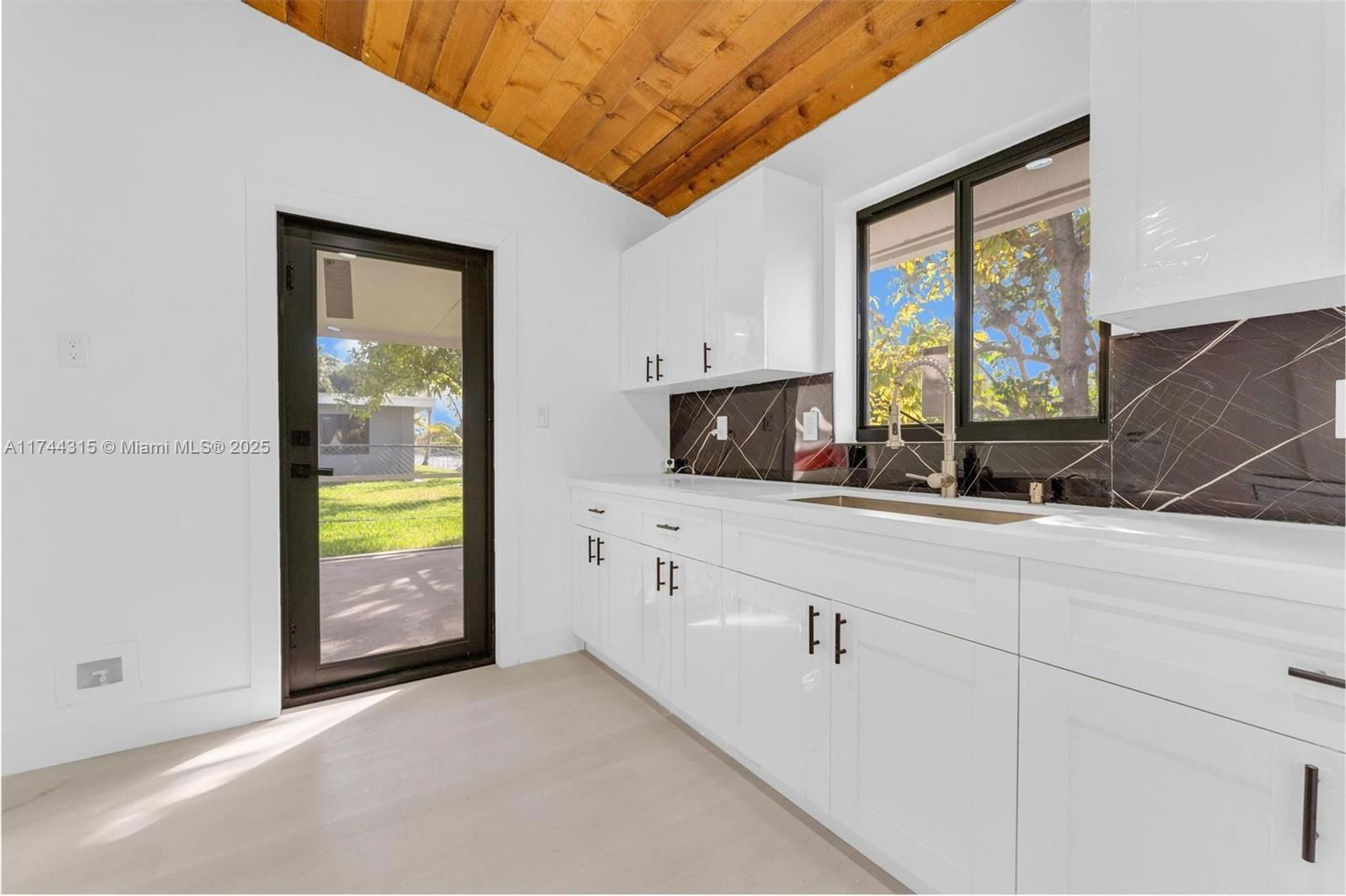 Real estate property located at 4299 18th Ter, Broward, Royal Palm Lake Estates, Oakland Park, FL