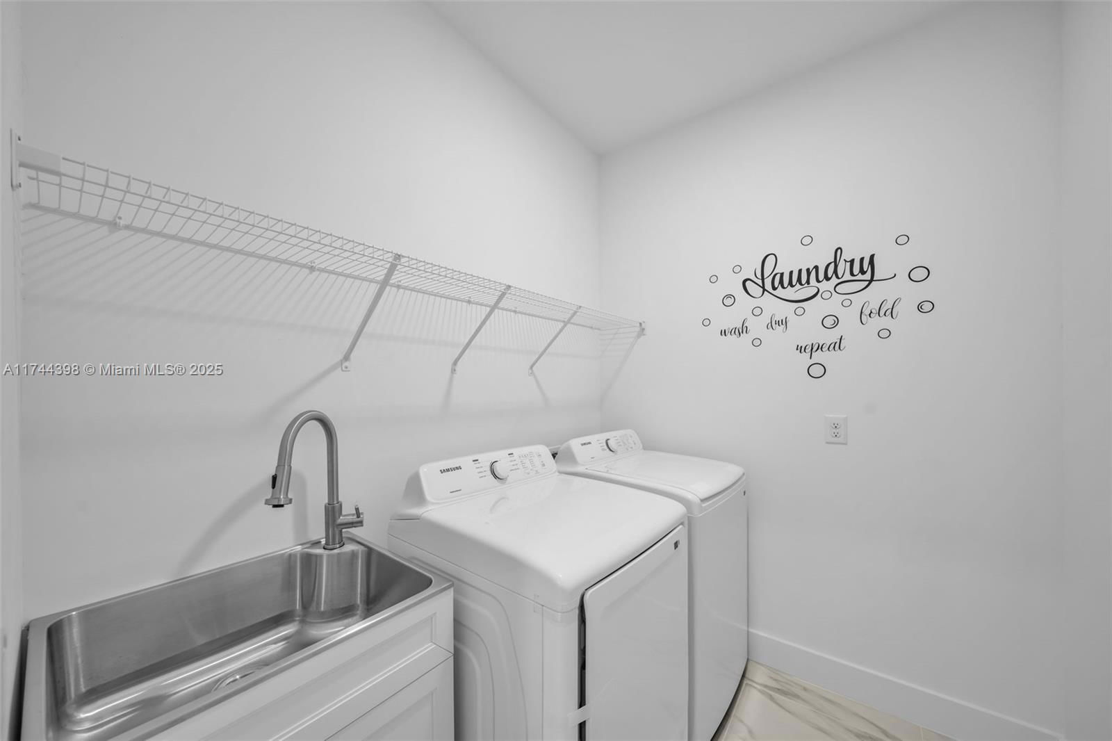 Real estate property located at 1009 El Dorado Blvd N, Lee, Cape Coral, Cape Coral, FL