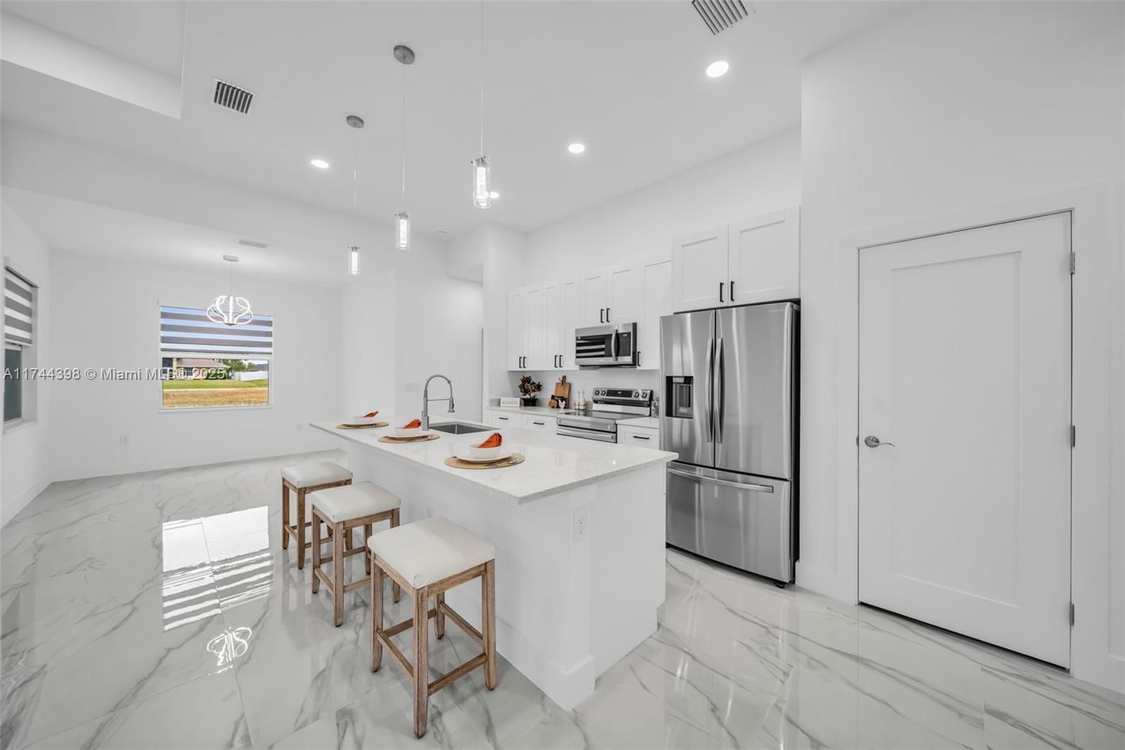 Real estate property located at 1009 El Dorado Blvd N, Lee, Cape Coral, Cape Coral, FL