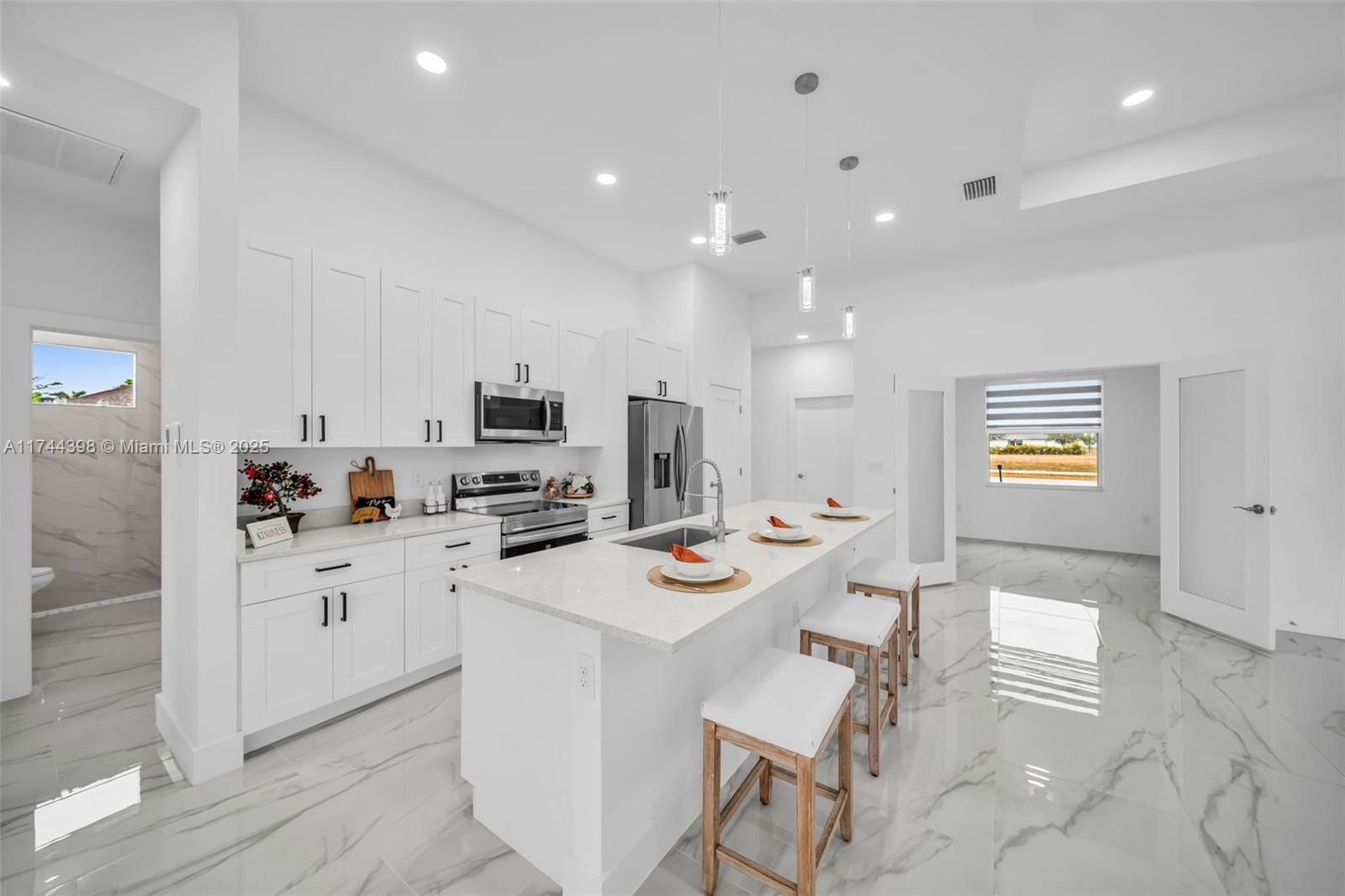 Real estate property located at 1009 El Dorado Blvd N, Lee, Cape Coral, Cape Coral, FL