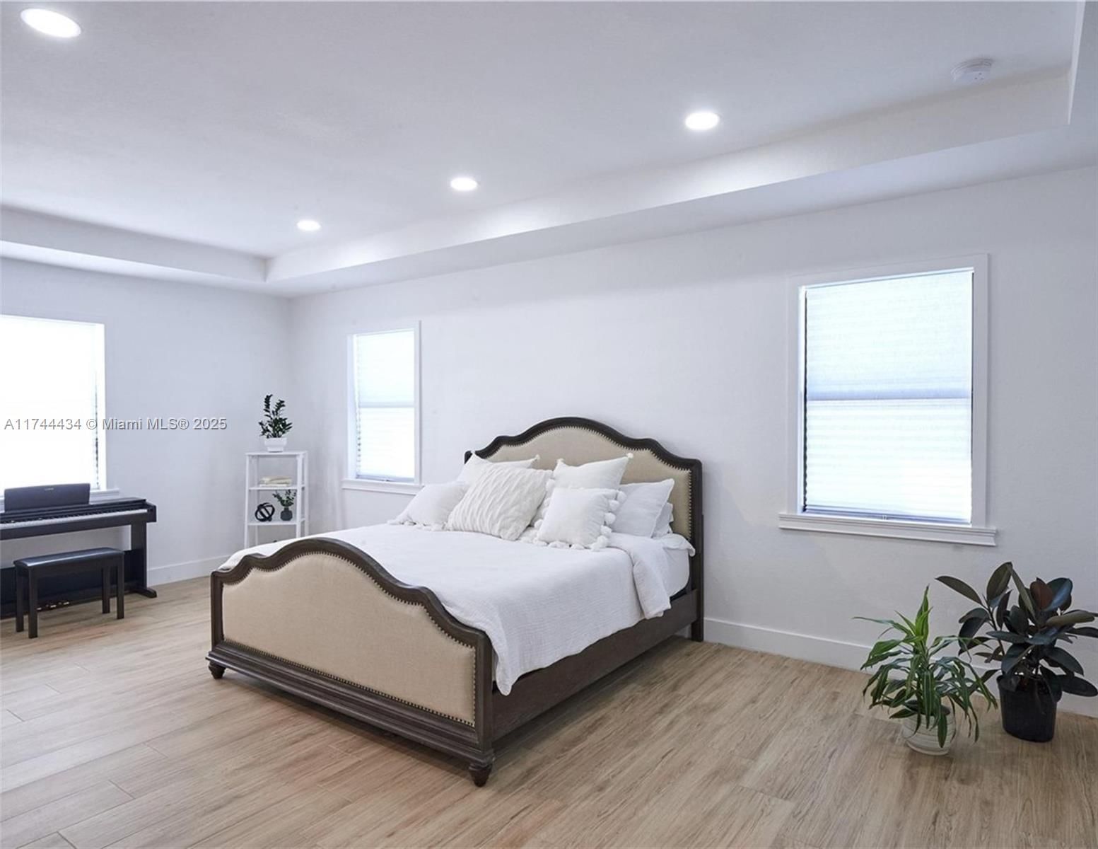 Real estate property located at 15565 176th Ter, Miami-dade, Venetian Parc West, Miami, FL