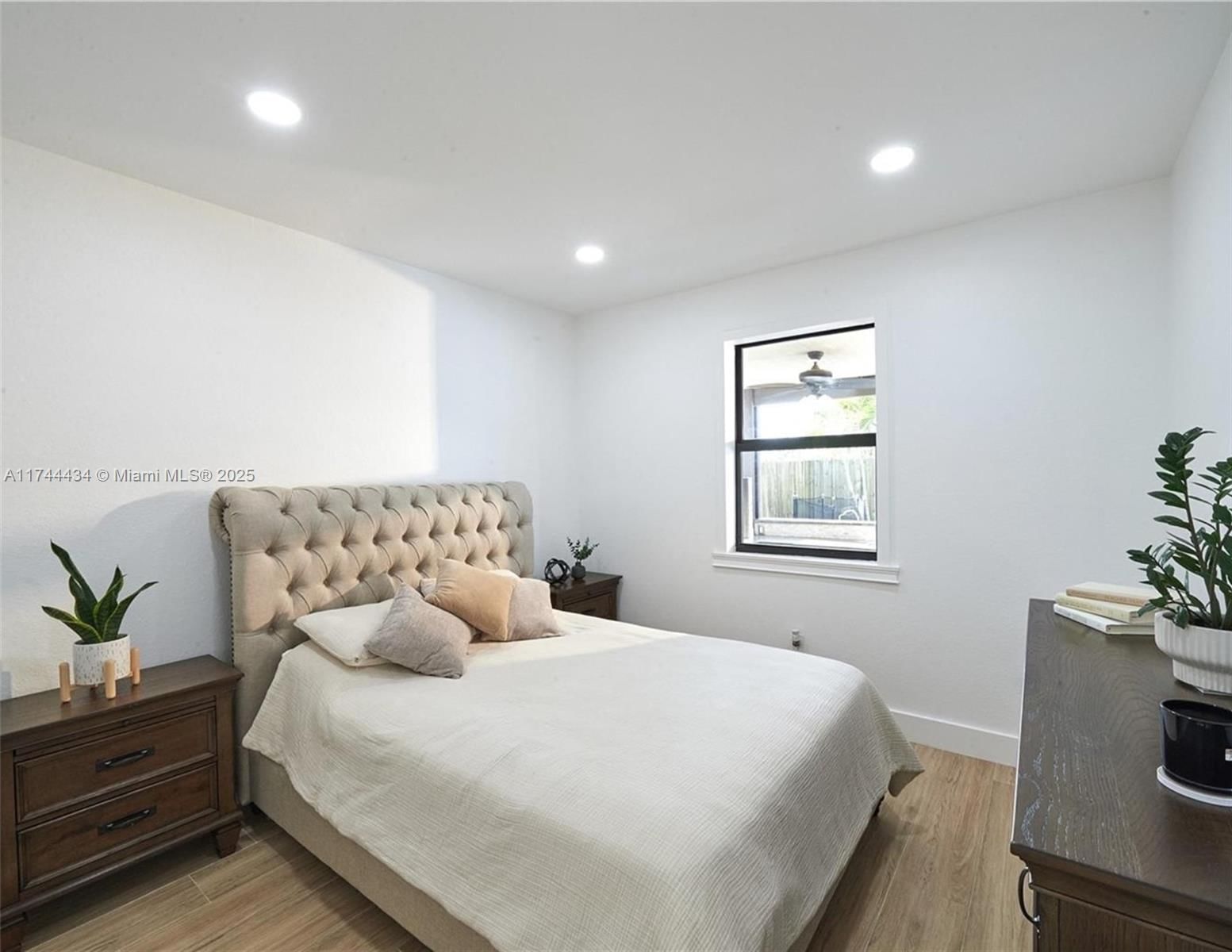 Real estate property located at 15565 176th Ter, Miami-dade, Venetian Parc West, Miami, FL