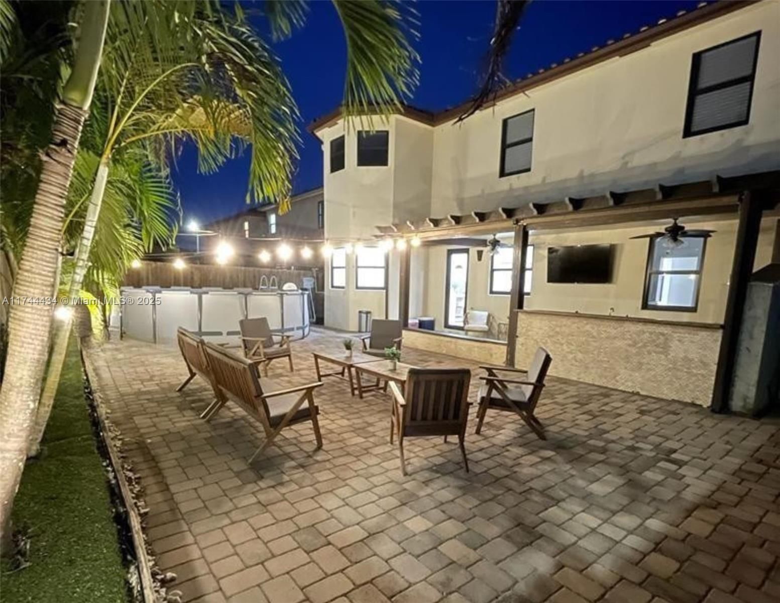 Real estate property located at 15565 176th Ter, Miami-dade, Venetian Parc West, Miami, FL
