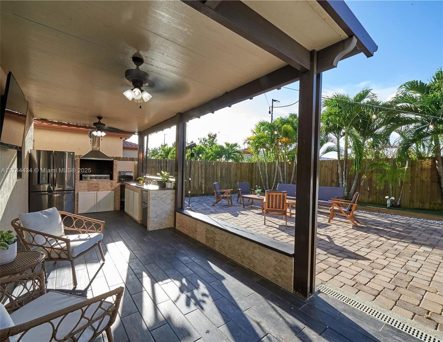 Real estate property located at 15565 176th Ter, Miami-dade, Venetian Parc West, Miami, FL