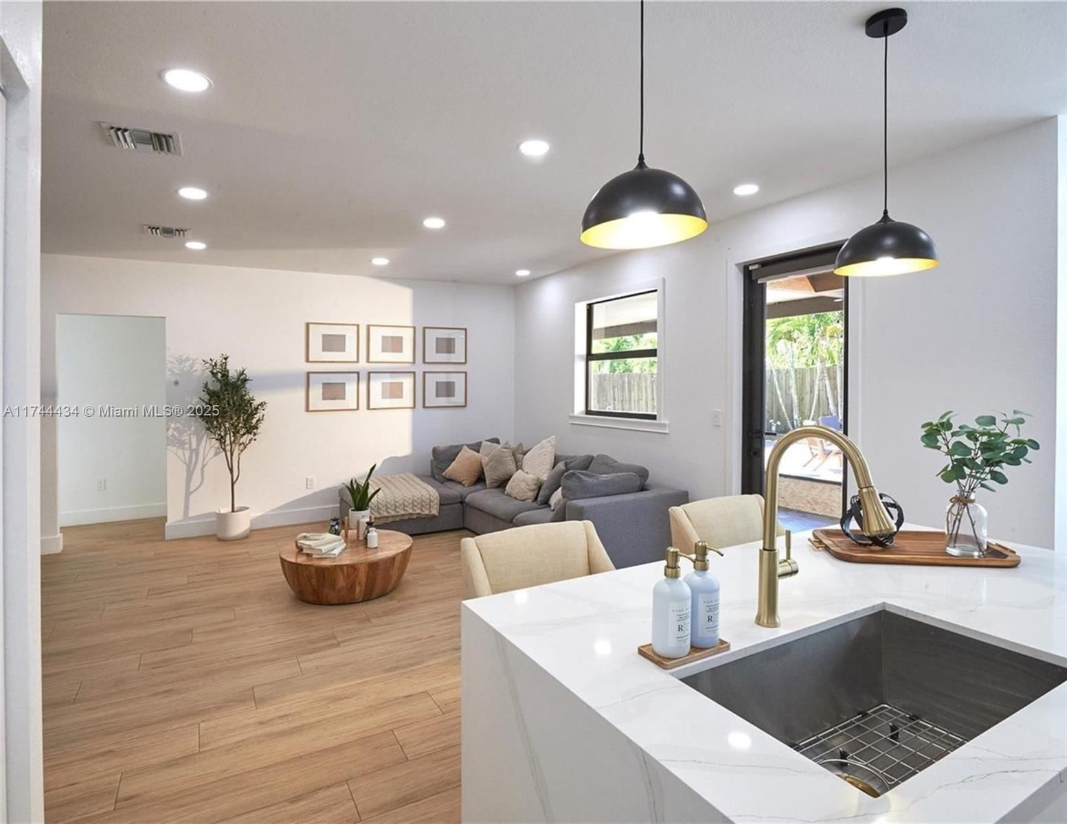 Real estate property located at 15565 176th Ter, Miami-dade, Venetian Parc West, Miami, FL