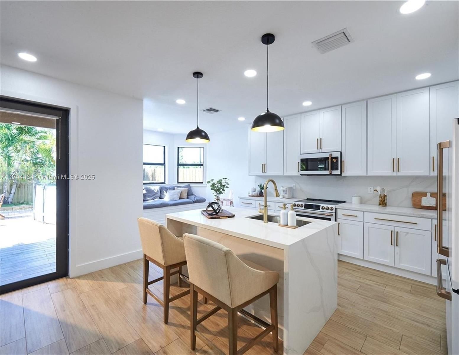 Real estate property located at 15565 176th Ter, Miami-dade, Venetian Parc West, Miami, FL