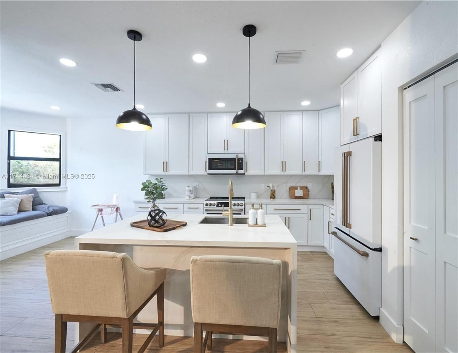 Real estate property located at 15565 176th Ter, Miami-dade, Venetian Parc West, Miami, FL