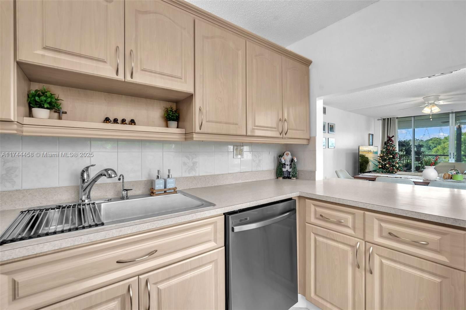 Real estate property located at 9440 Tangerine Pl #407, Broward, Tangerine Condominium Fou, Davie, FL