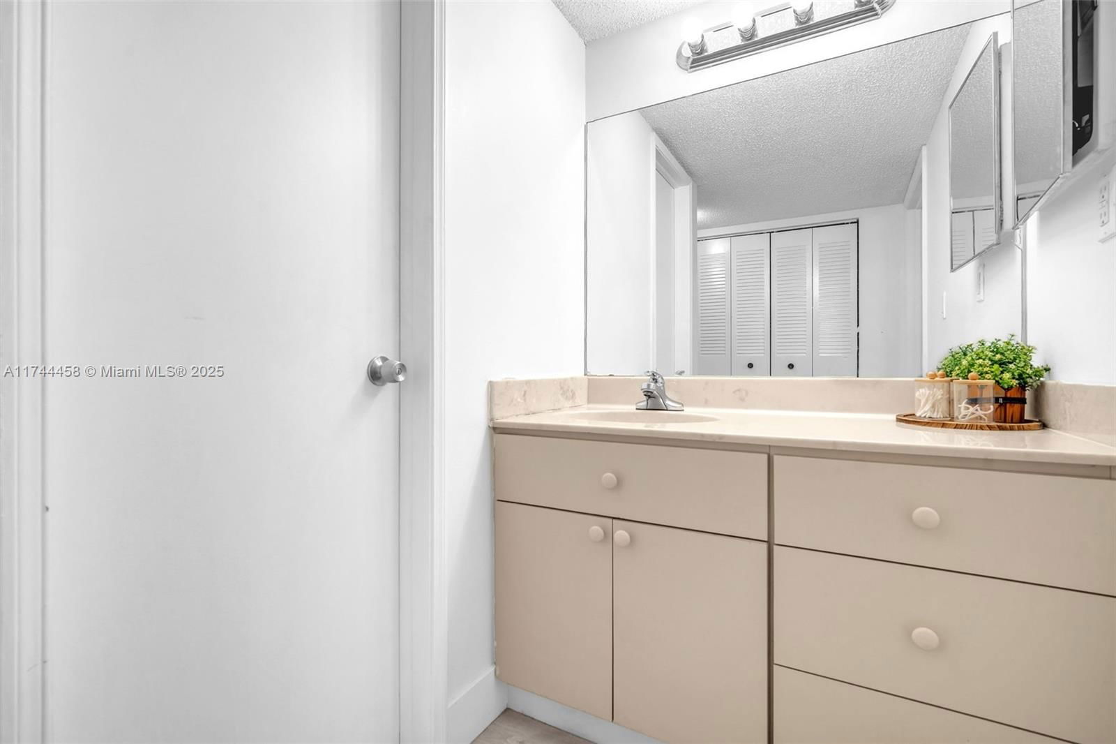Real estate property located at 9440 Tangerine Pl #407, Broward, Tangerine Condominium Fou, Davie, FL