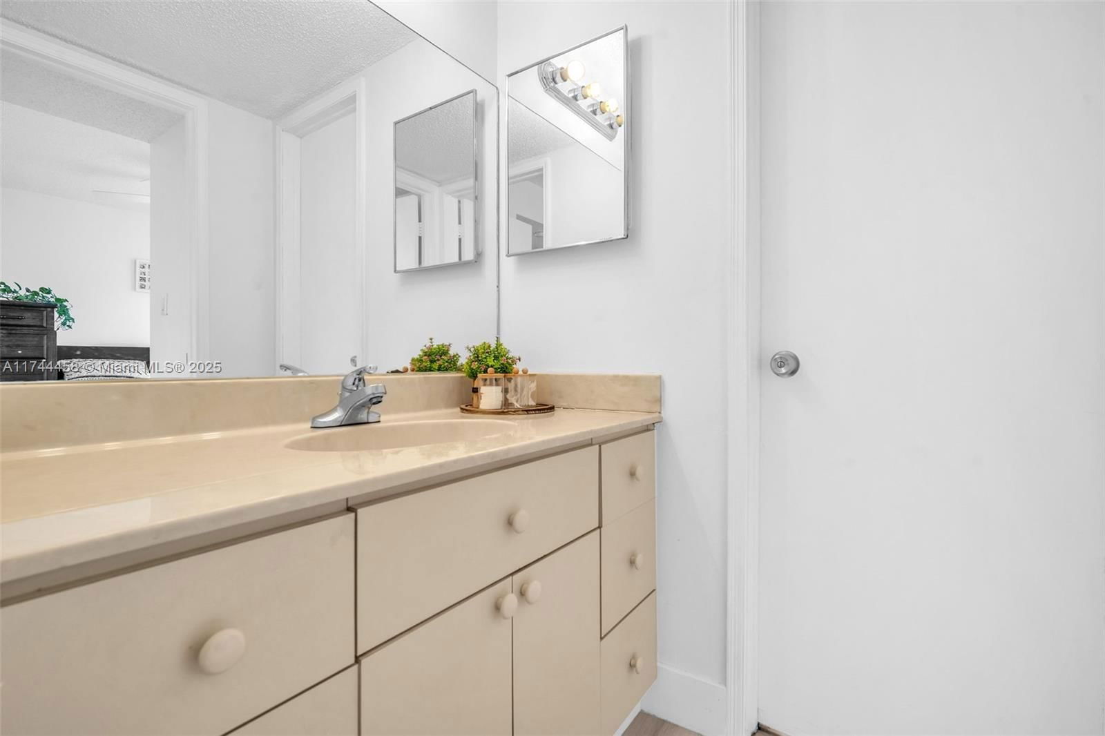 Real estate property located at 9440 Tangerine Pl #407, Broward, Tangerine Condominium Fou, Davie, FL