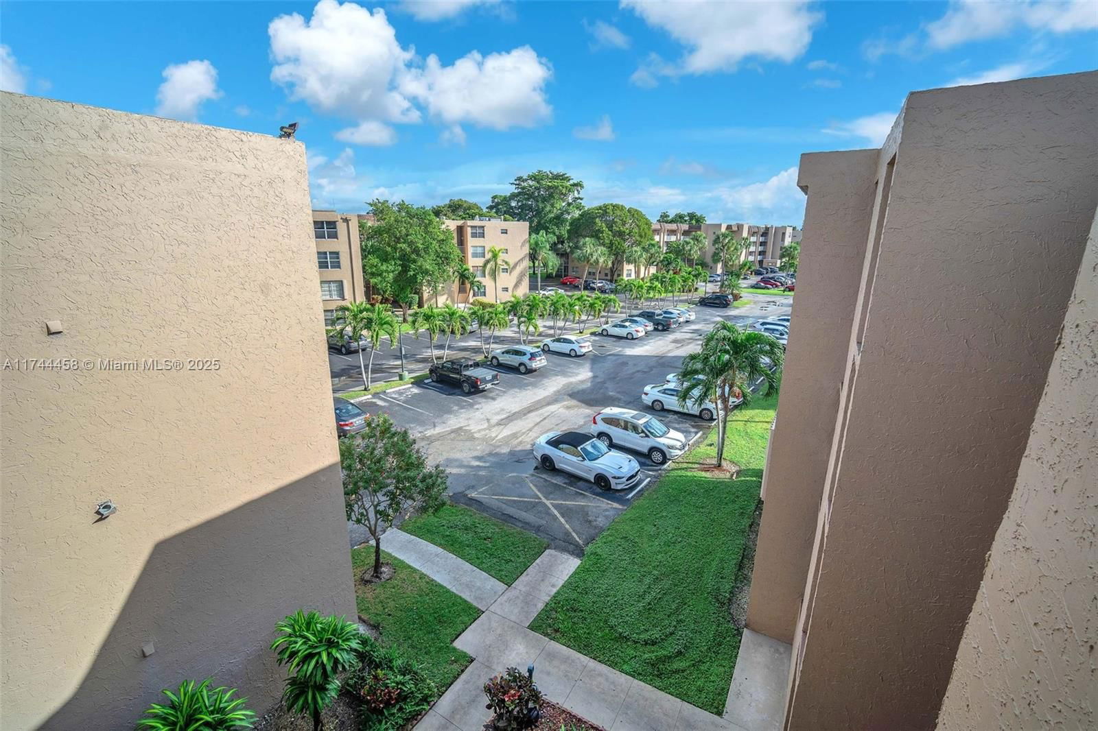 Real estate property located at 9440 Tangerine Pl #407, Broward, Tangerine Condominium Fou, Davie, FL