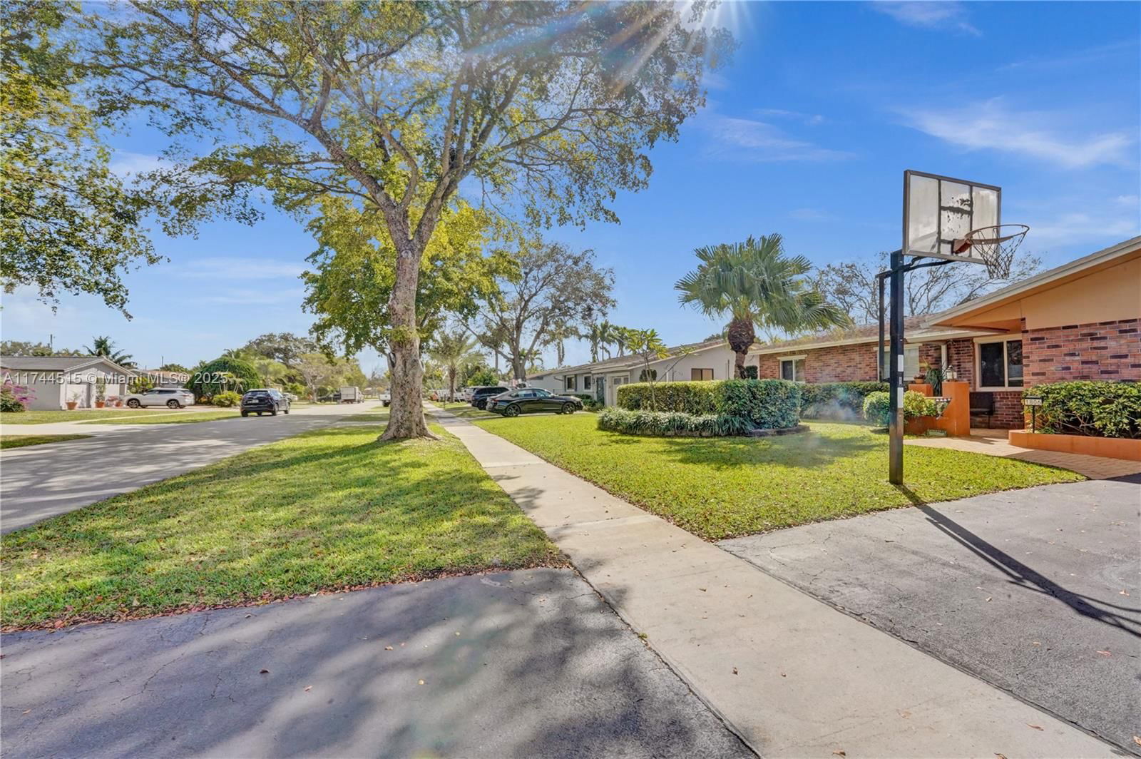 Real estate property located at 1806 42 AVE, Broward, Hollywood Hills, Hollywood, FL