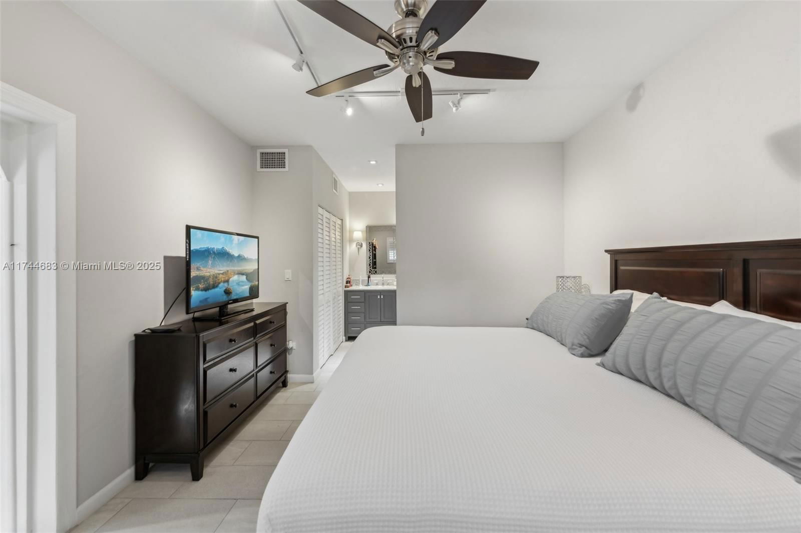 Real estate property located at 1785 137th Ter, Miami-dade, Carlaine Terr 1st Addn, North Miami, FL
