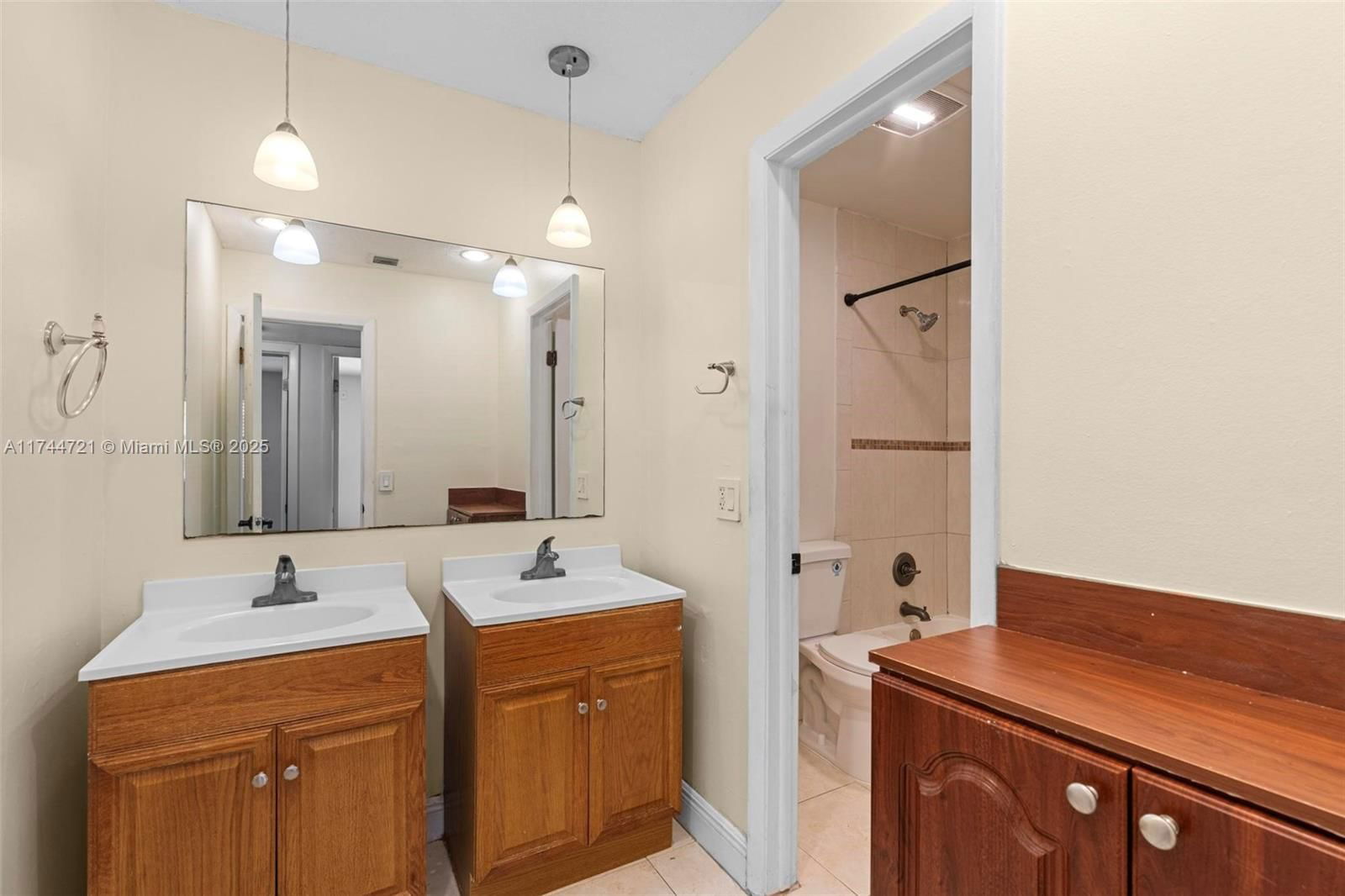 Real estate property located at 7230 179th St #208, Miami-dade, Villa Bellini Condo, Hialeah, FL