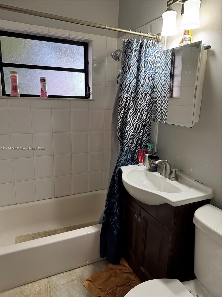 Real estate property located at 2770 164th Ter, Miami-dade, 1st Addn To Golden Highla, Miami Gardens, FL