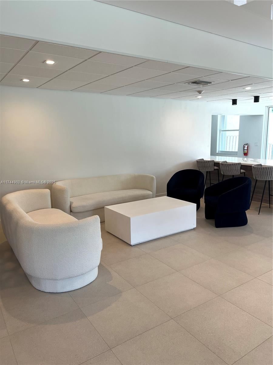 Real estate property located at 1800 Andrews Ave #5D, Broward, Drake Tower Condo, Fort Lauderdale, FL