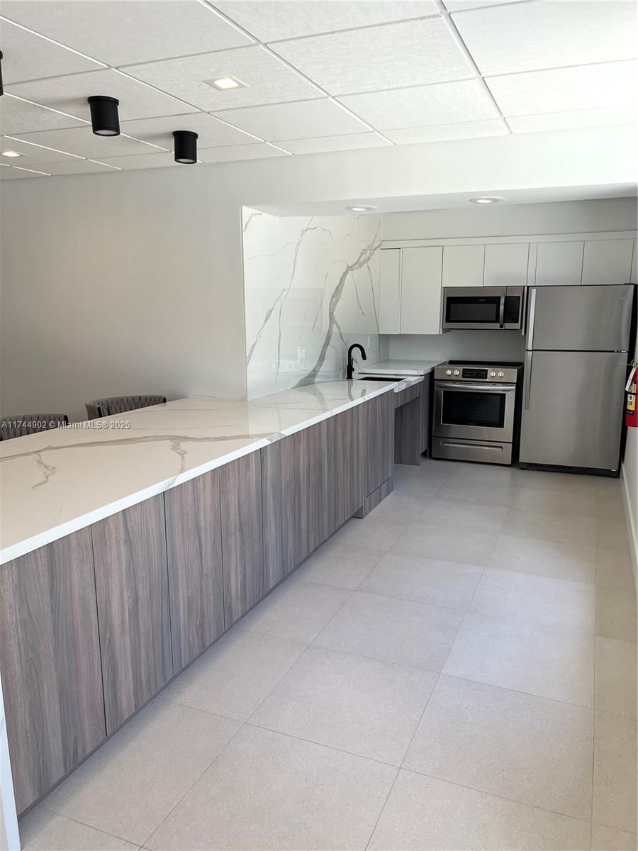 Real estate property located at 1800 Andrews Ave #5D, Broward, Drake Tower Condo, Fort Lauderdale, FL